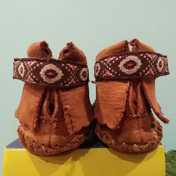 Genuine Kids Girl's Shannon moccasins size 5 - Picture 3 of 8